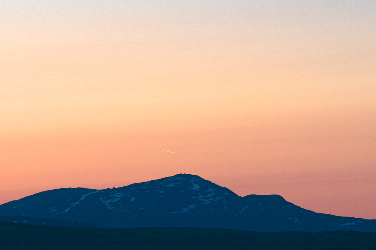 Åreskutan en ljus sommarnatt.