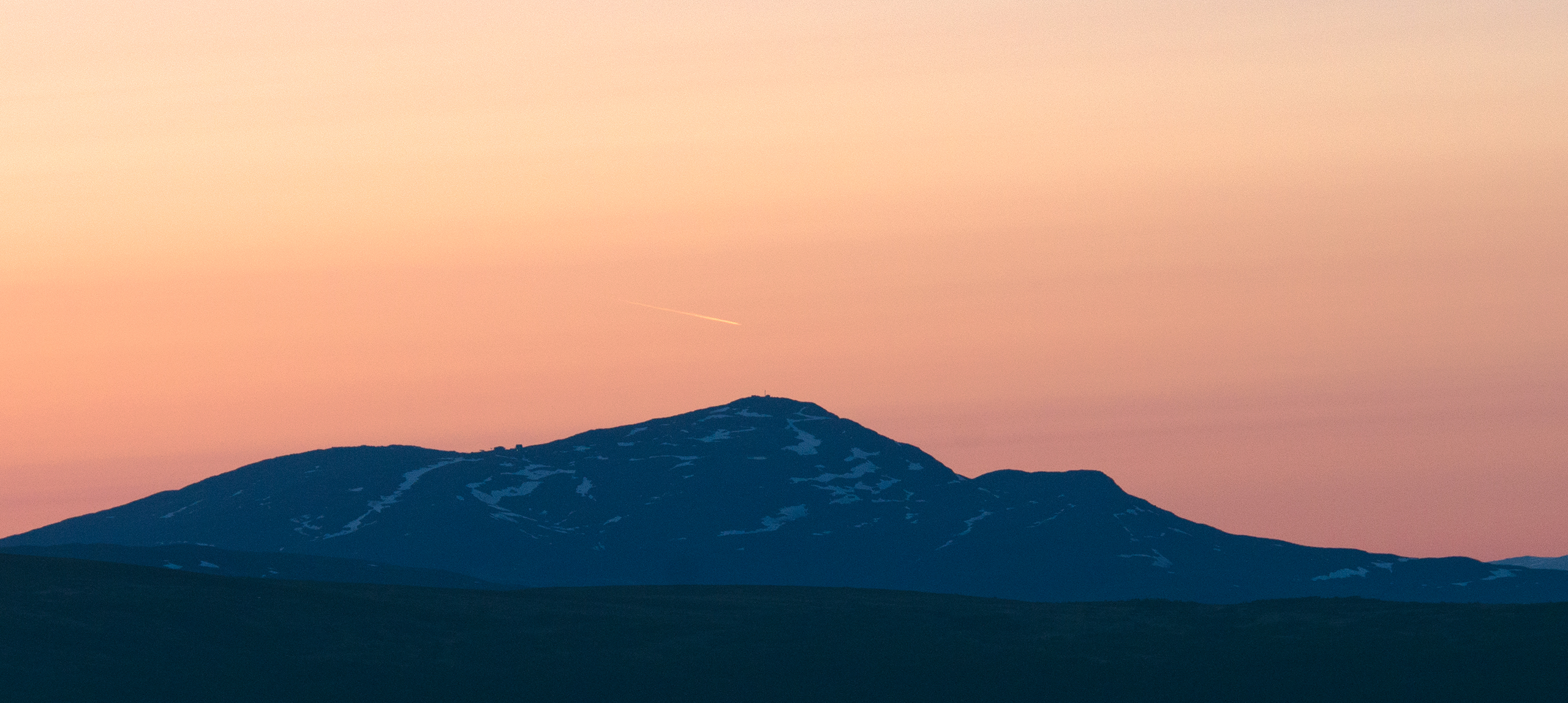 Åreskutan en ljus sommarnatt.